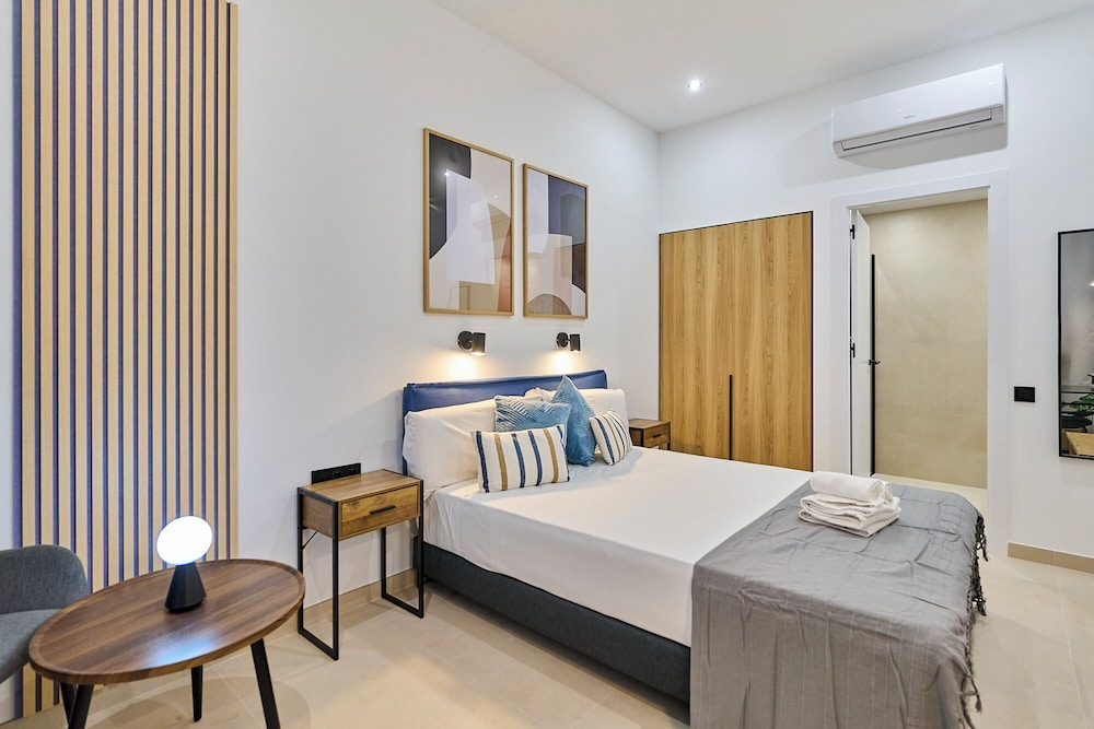 Sant Adrià Urban Suites by gaiarooms