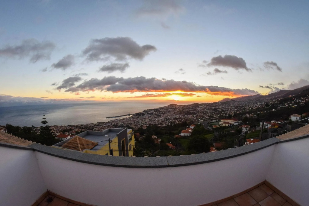House With 3 Bedrooms in Funchal, With Wonderful sea View, Private Poo