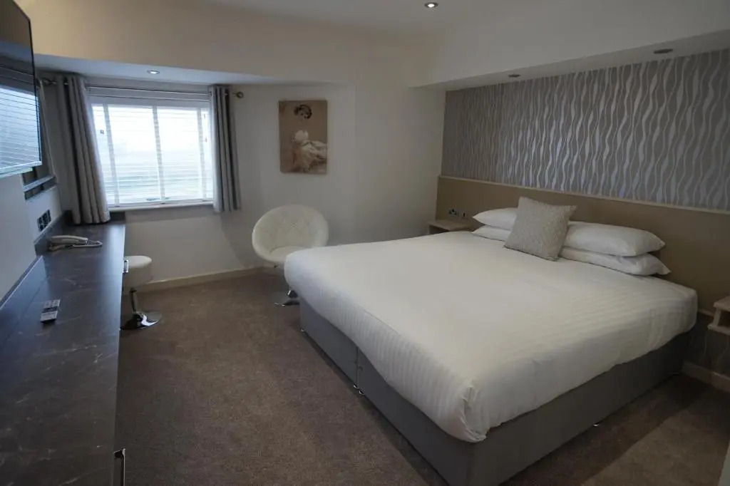 Damon’s Hotel
