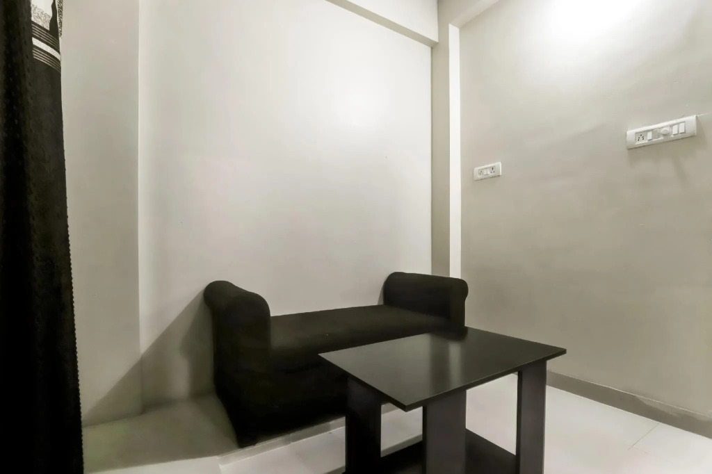OYO 77286 SHRIDHAR CREATIVE Hotel & Restaurant