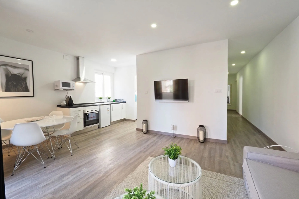 The White Flats Les Corts