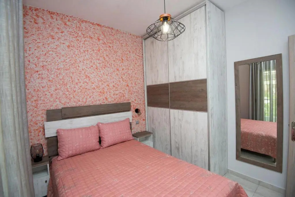 ENIO AXD guest house with private parking