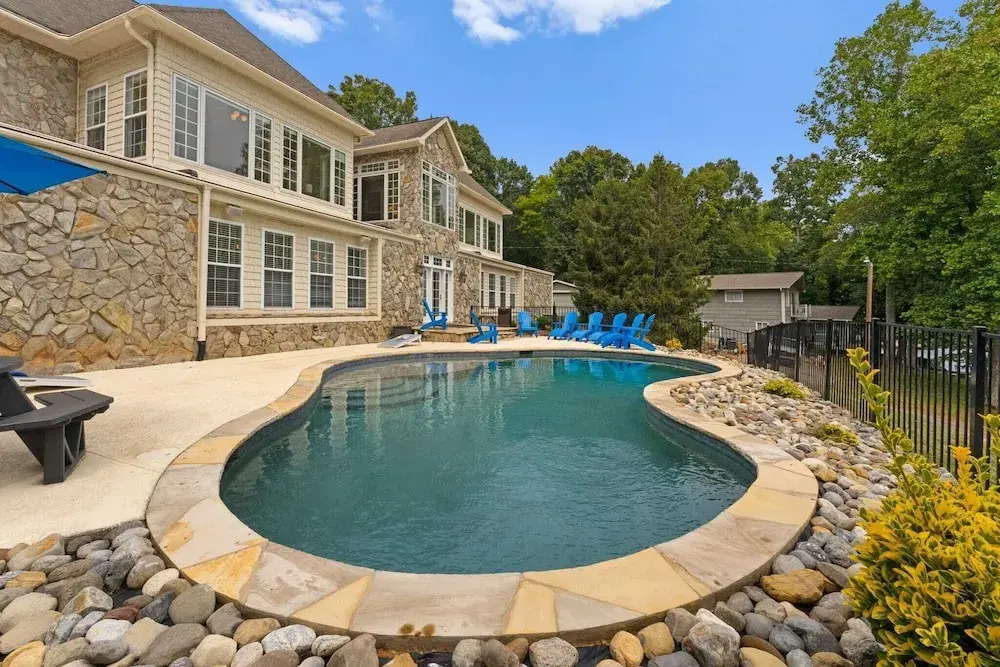 Whitetail Cove by Avantstay Lakefront w/ Pool + Private Dock Sleeps 20