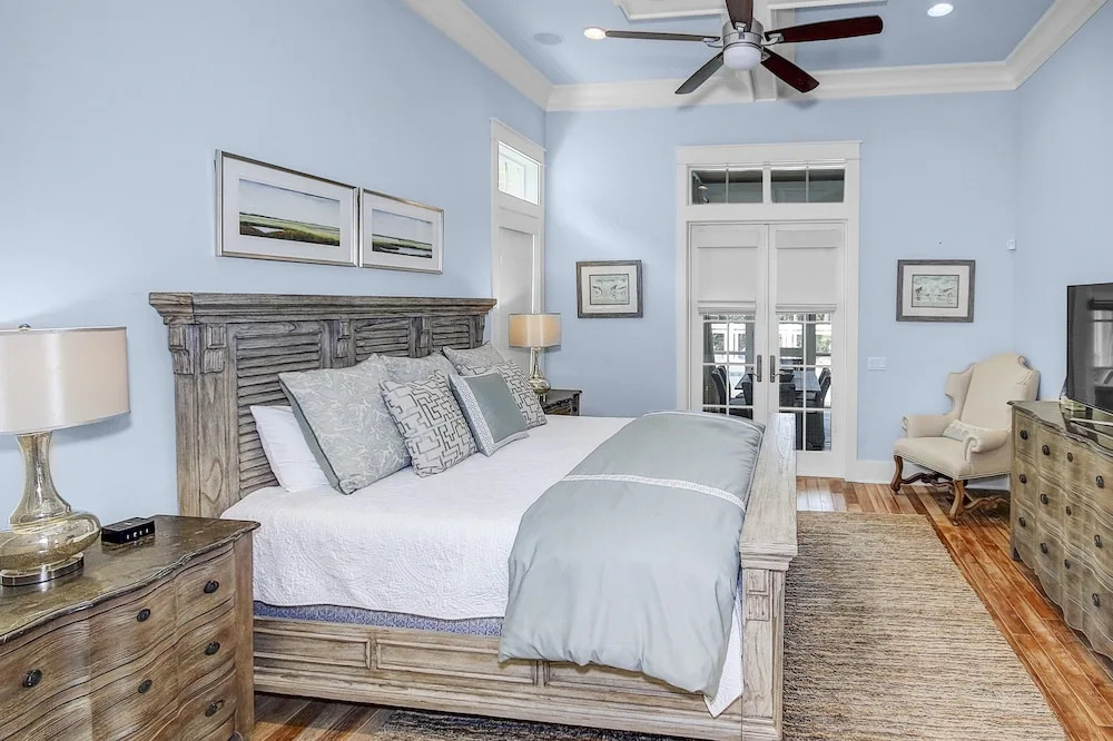 "emerald Tide" pool Golf Cart 4br/4.5ba/bonus Bunk Sleeps 12 4 Bedroom Home by RedAwning