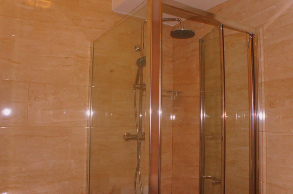 Plaza London Hotel