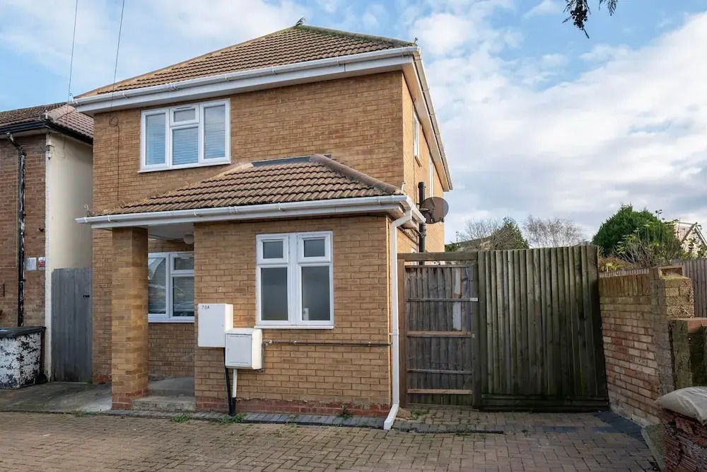 3 Bedroom House with Parking in Windsor