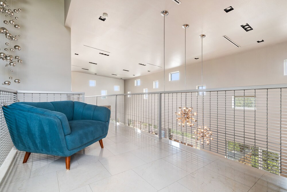 Luxury 7BR Hill Country Gem With Barndominium