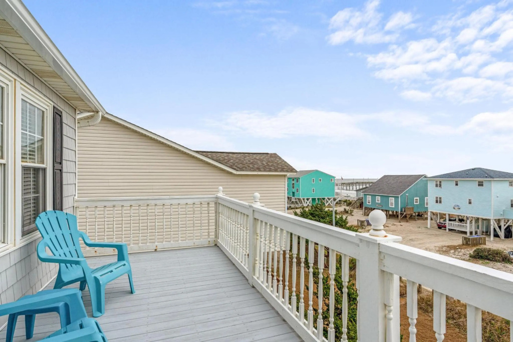 5 Buoys by Oak Island Accommodations