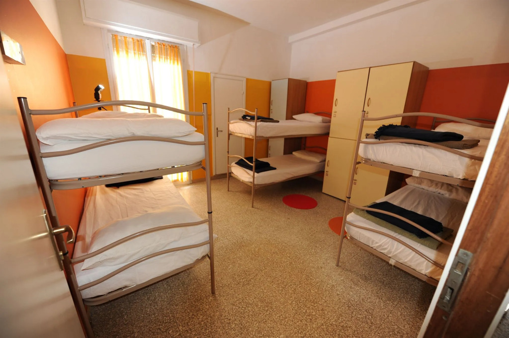 Sunflower City Student Hostel & Bar