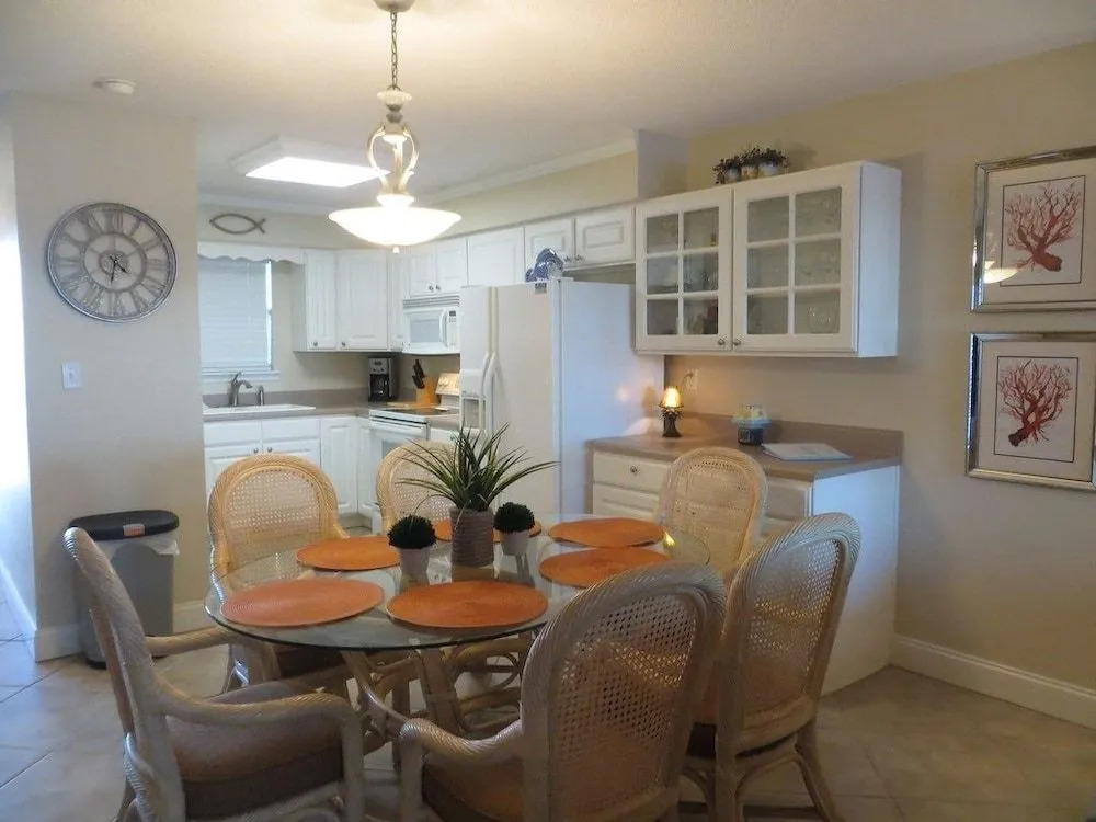 Jubilee Landing 302 - 2 Br condo by RedAwning