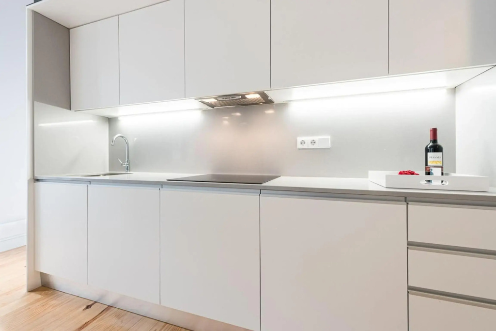 LovelyStay - Porto Windows with AC by central station