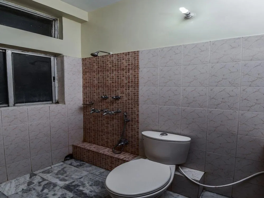 OYO 4221 Uttam Guest House