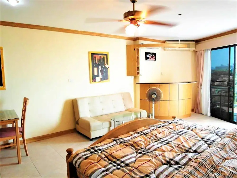 View Talay 2B studio apartment Pattaya 8th Floor sea view