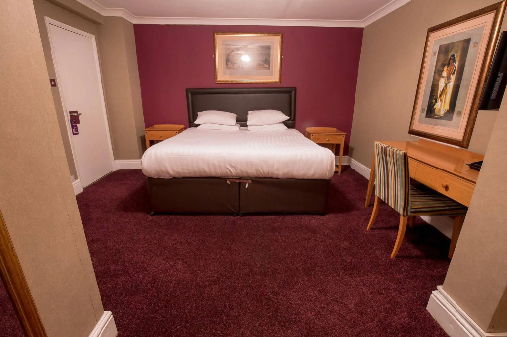 Rossmore Hotel