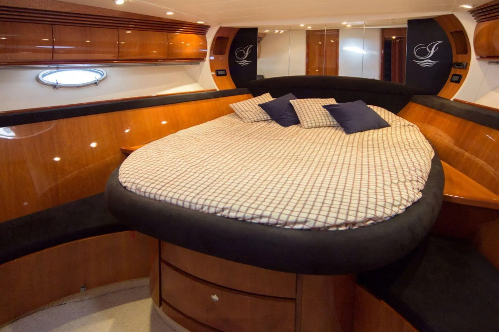 Yacht Hotels