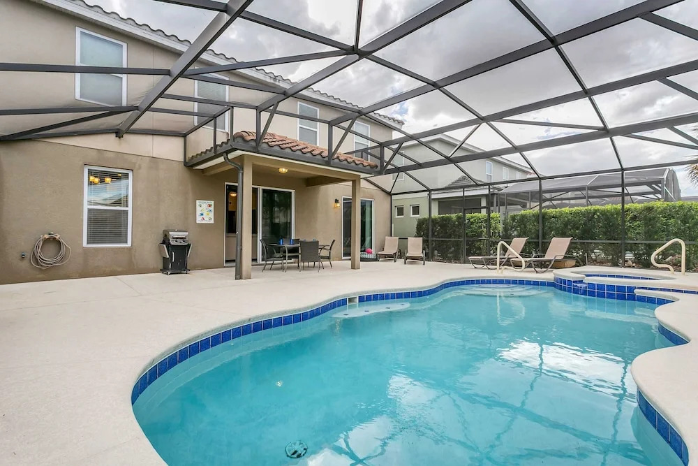 Posh and Roomy Home With Spa Near Disneyworld, CDC Standards #6st345