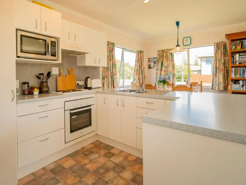 Silver Sands - Cooks Beach Holiday Home