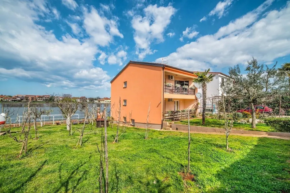 Apartments Dragutin 1063