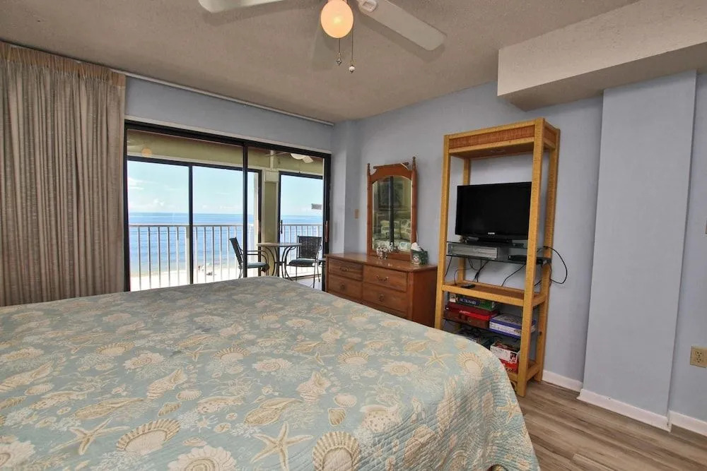 The Edgewater 44