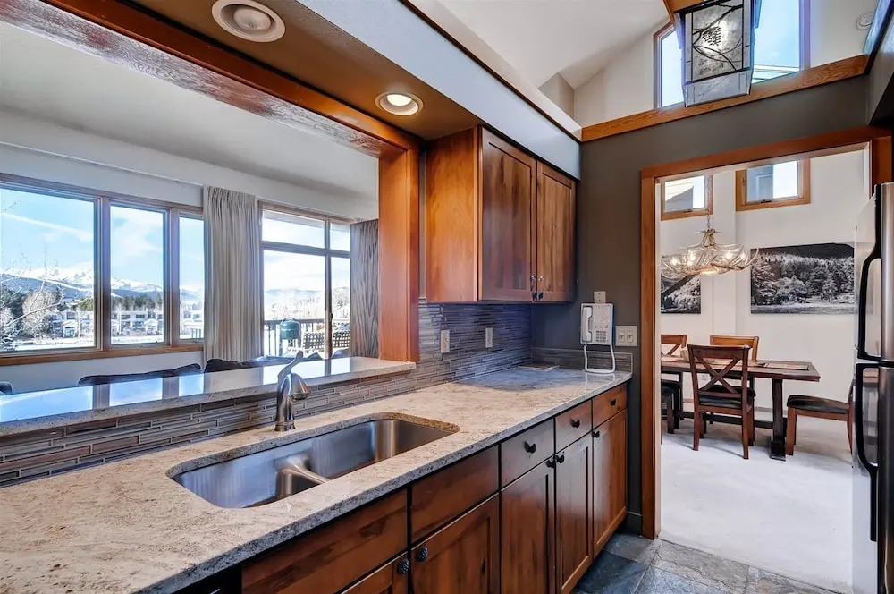 3 Bedroom Mountain Condo In Lakeside Village Near Keystone Lake With Complimentary Shuttle Service
