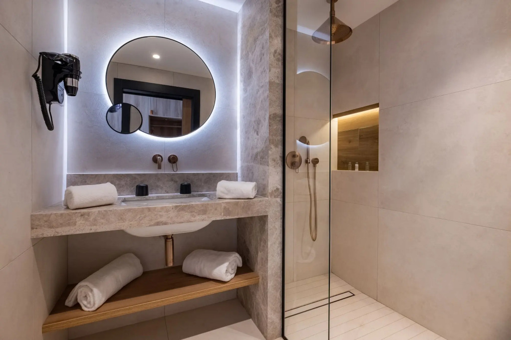 GOLDEN TULIP LYON OUEST TECHLID Hotel & Spa