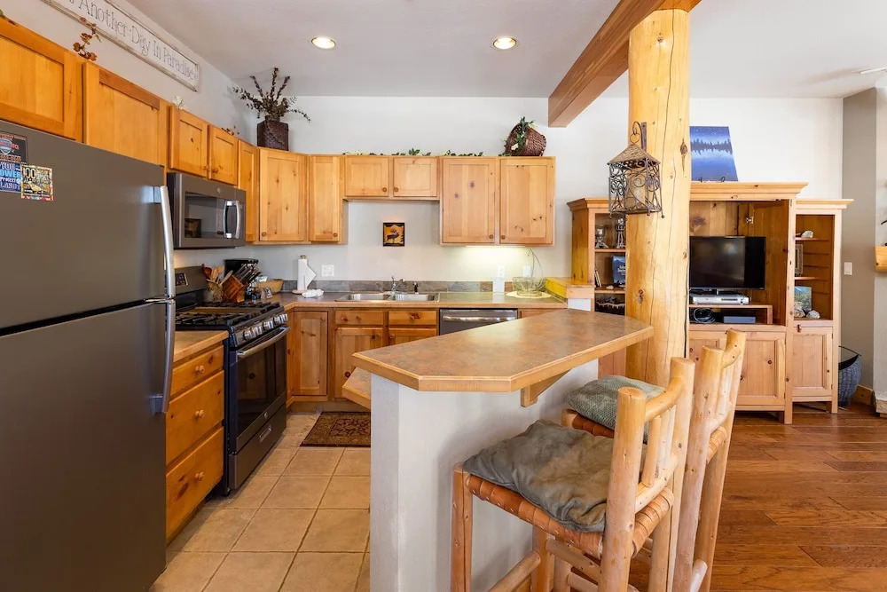 8758 Trappers Crossing 2 Bedroom Condo by RedAwning