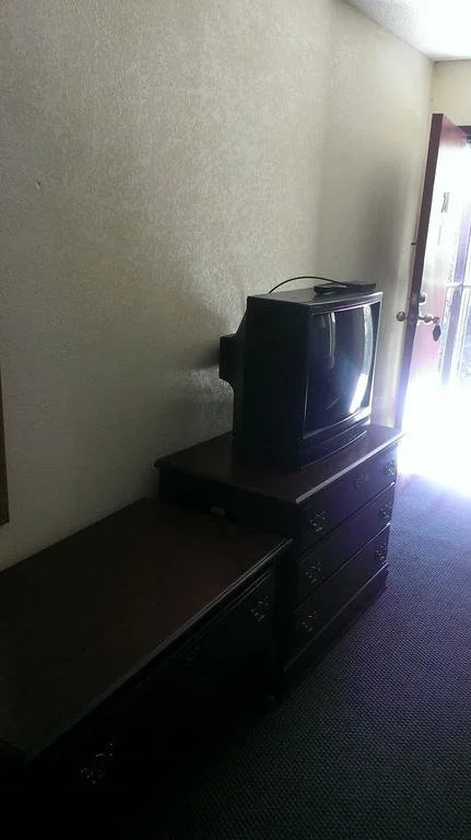 Deluxe Inn