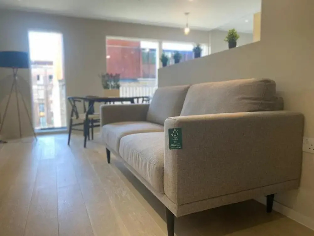 Joyful - 2 Ensuite Flat in M15