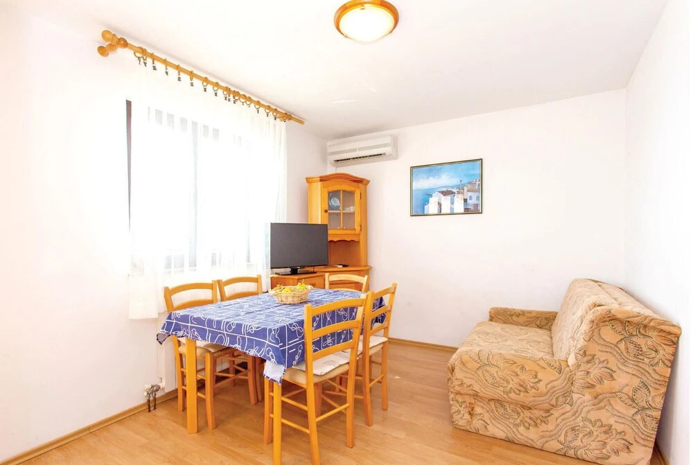 Beautiful Home in Malinska With Wifi and 3 Bedrooms