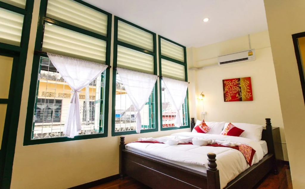 Srisomboon Hostel