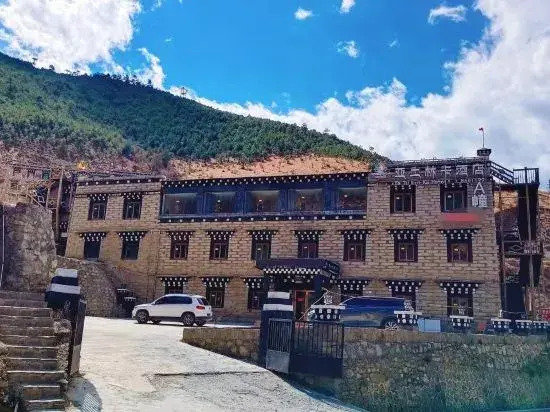 Daocheng Yatulinka Hotel (Daocheng Yading Visitor Center)