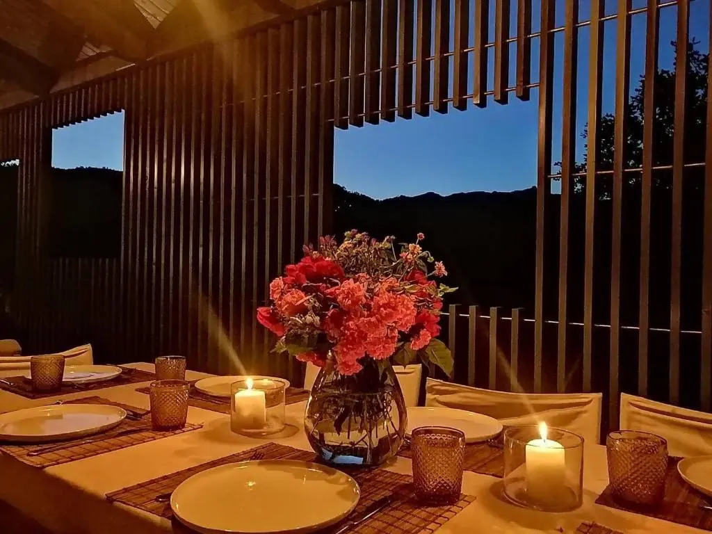 GeresNationalPark-Cabin-6Bed-Balcony-Pool-Views