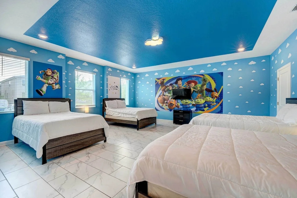 Resort Getaway with Home Theater 7 Mi to Disney!