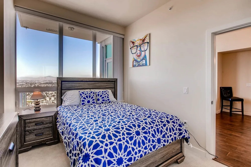Gorgeous 2 BR  Downtown San Diego