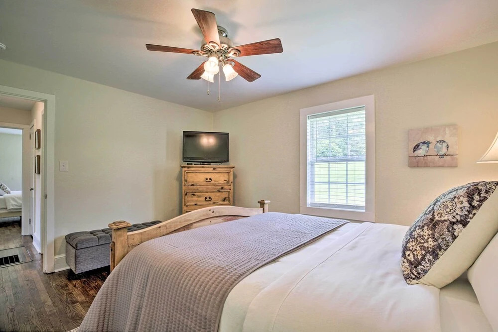 Idyllic Getaway w/ Deck ~ 4 Mi to Dtwn Athens