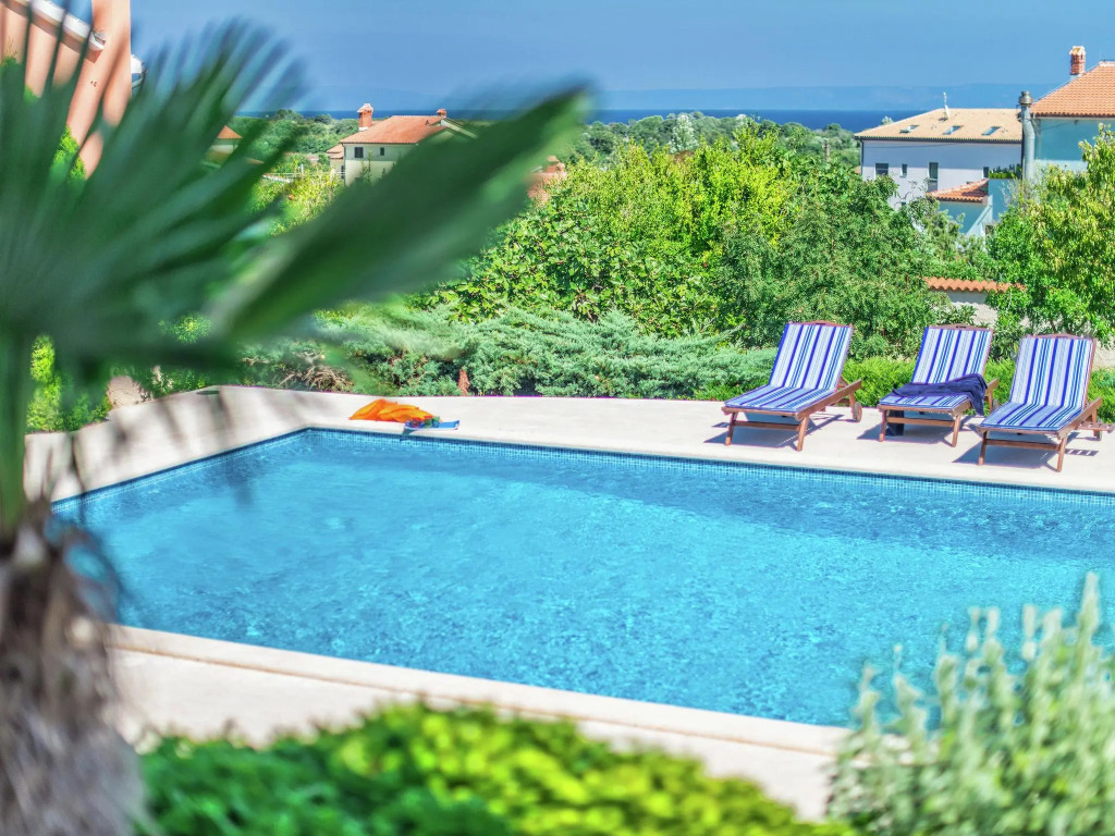 Spacious Detached Villa with Pool near Pula with sea View
