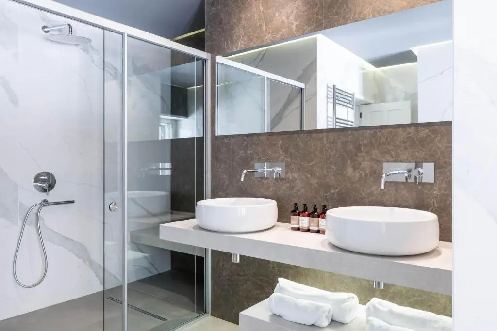 Luxurious 4 bedroom villa Xris with infinity pool and beach access