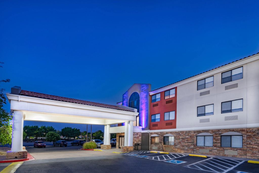 Holiday Inn Express Hotel & Suites Albuquerque - North Balloon Fiesta Park by IHG