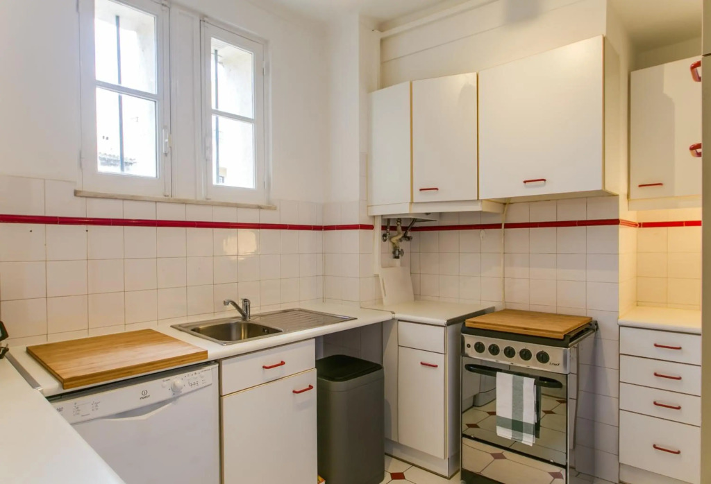 Spacious, Bright and Newly Renovated 2 Bedroom Apartment, Lisbon Historical Center, Madragoa