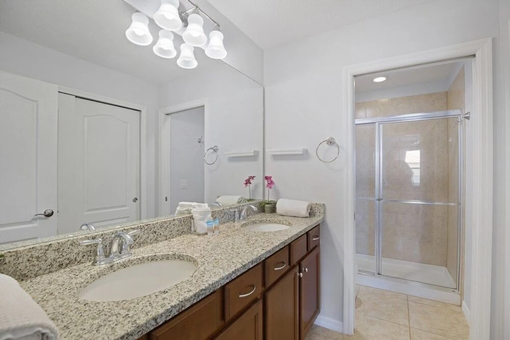 Luxury Resort Living Minutes Fom Disney 5 Bedroom Home
