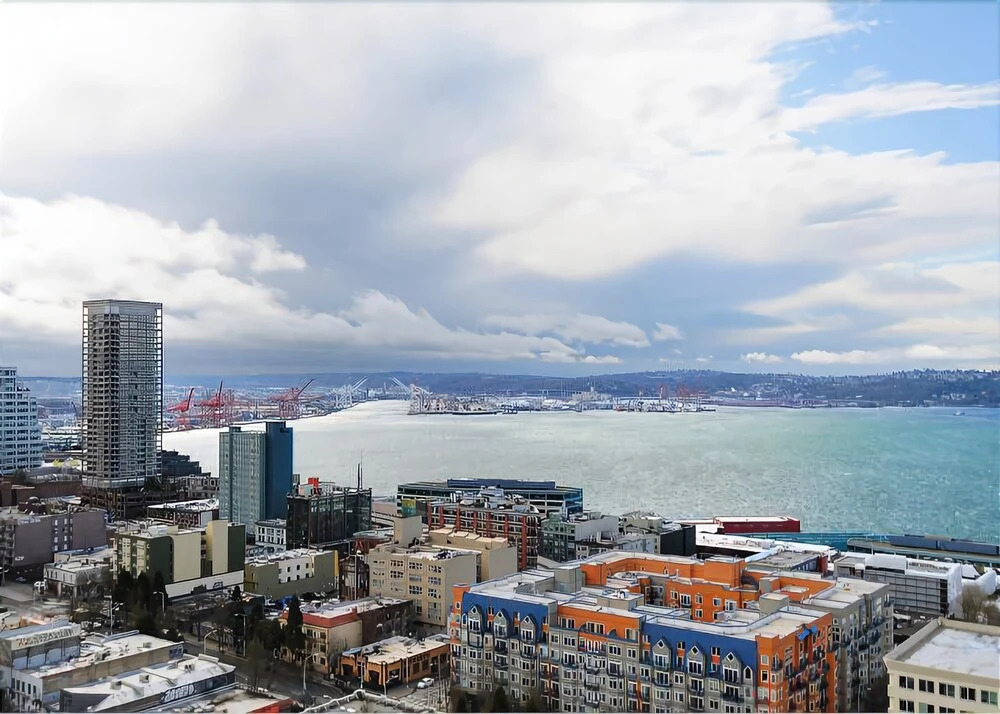 Centennial Tower Bay View Penthouse - Three Bedroom Apartment with Fir
