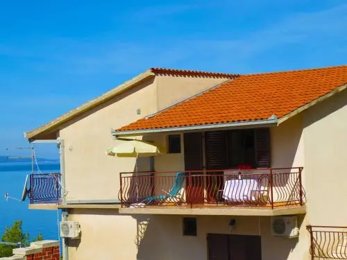 Apartments Pino Brela