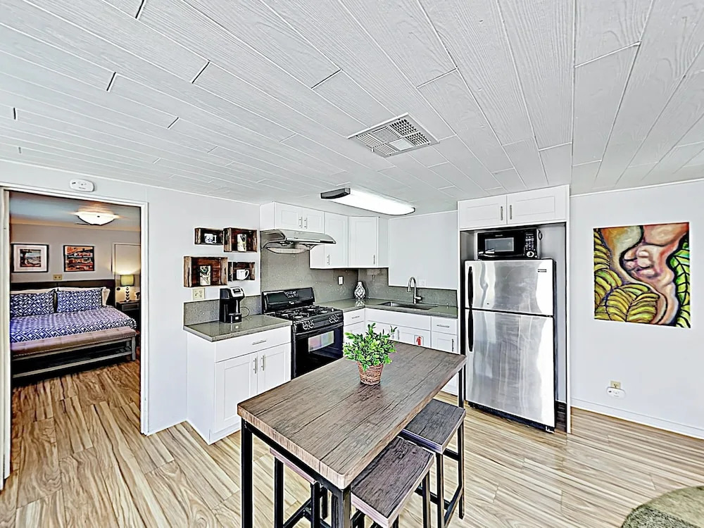 New Listing! All-suite Oasis W/ Casita, Pool & Spa 3 Bedroom Home