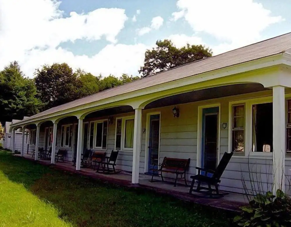 West Road Motel