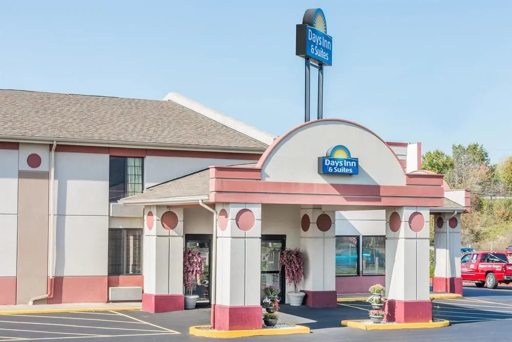 Days Inn And Suites Youngstown / Girard Ohio