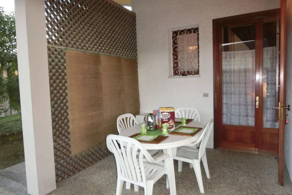 Adorable gardened 650m from the beach