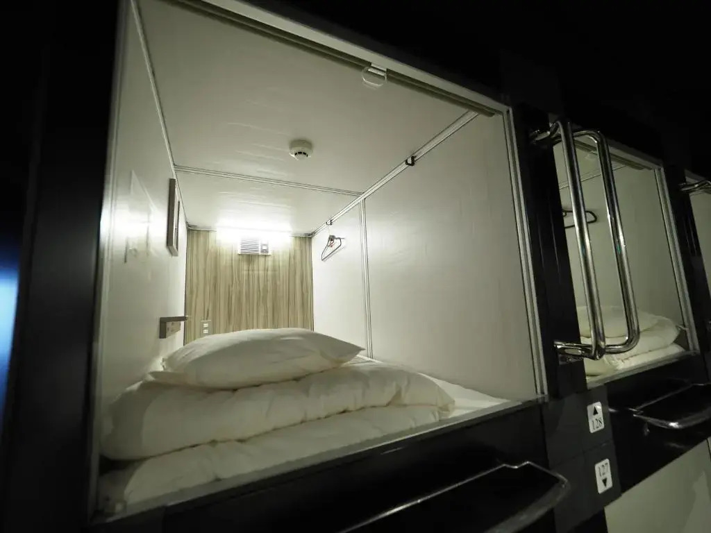 LEO YU Capsule Hotel Nishifunabashi