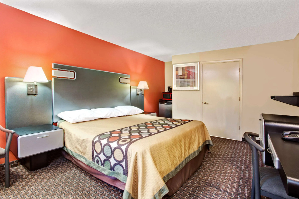 Super 8 by Wyndham Kissimmee/Maingate/Orlando Area