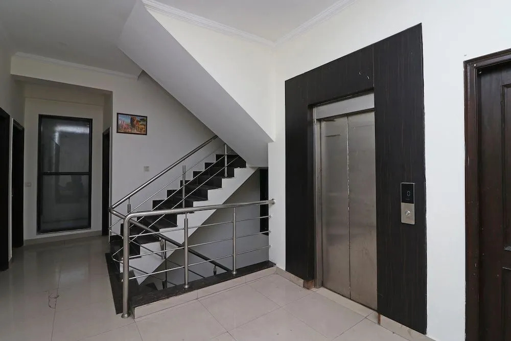 OYO 10878 Unitech Cyber Park