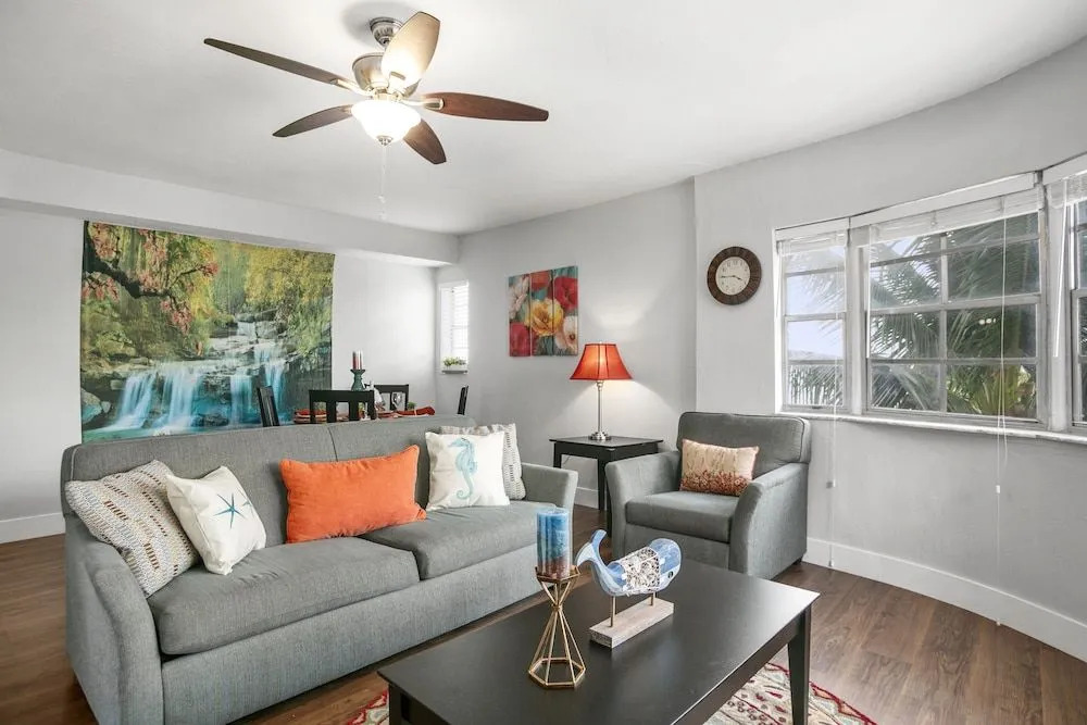 2 Bedroom Deluxe Apt on Collins Ave